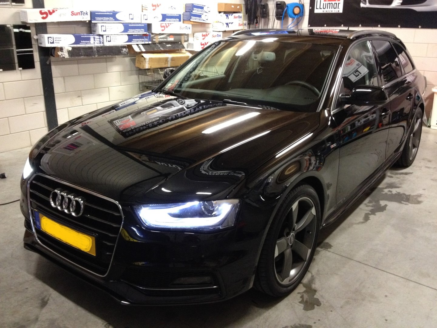 meest Gepensioneerd Goedkeuring Deze mooie Audi A4 Avant >> Geblindeerd / tinted /beplakt met zwarte  kwaliteit folie door pro-autostyling.nl >> Auto blindeer centrum Steenwijk  << Audi A4 avant 2.0 TDI Pro-Line 2013-6 100kw-136pk Handgeschakeld. De